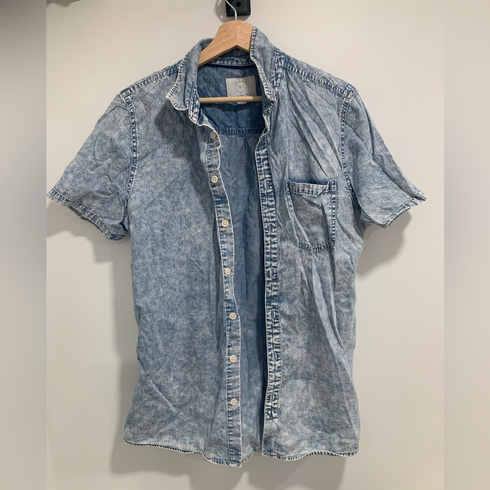 Men’s Cotton On Button-up Jean Print Shirt (Medium)